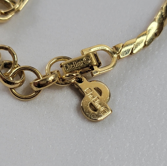 CHRISTIAN DIOR Pearl Rhinestone Pendant Necklace & DIOR Pearl Earrings - Picture 7 of 12